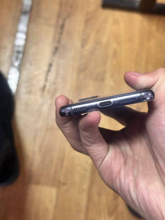 Обменяю samsung S21 8/128