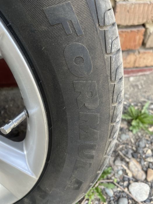 Продам летнию резину с дисками.