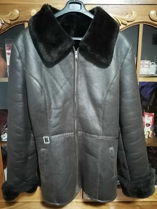 Cojoc scurt maro cu blană mărimea M transport gratuit easybox