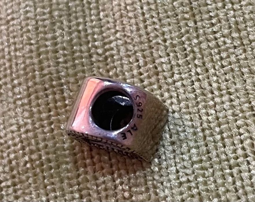 Pandora шарм кулон буква Д , буква D