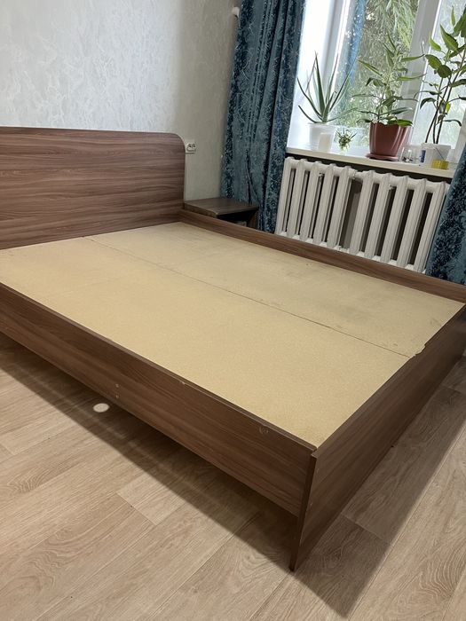 Двухспальная кровать