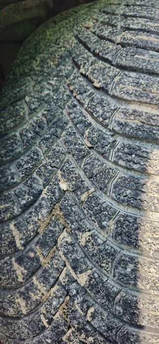 Гуми Brigestone - 215/65/17, с джанти и тазове за Шкода комлект 4 бр.