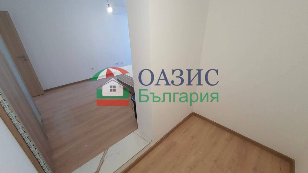 Напълно обзаведен апартамент в комплекс на първа линия до морето „Sole