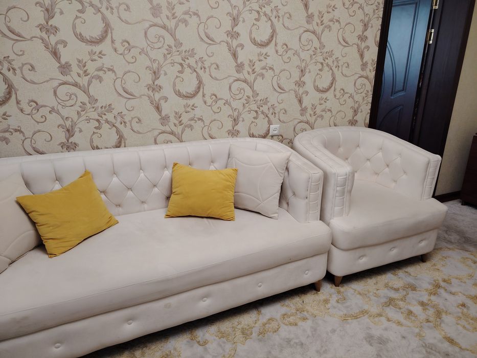 Срочно продаю диван, 2 кресла, 4 подушечки