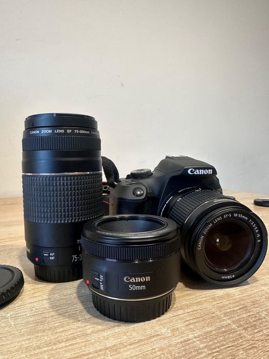 Vand Canon EOS 2000D kit EF-S 18-55 mm IS II + doua obiective