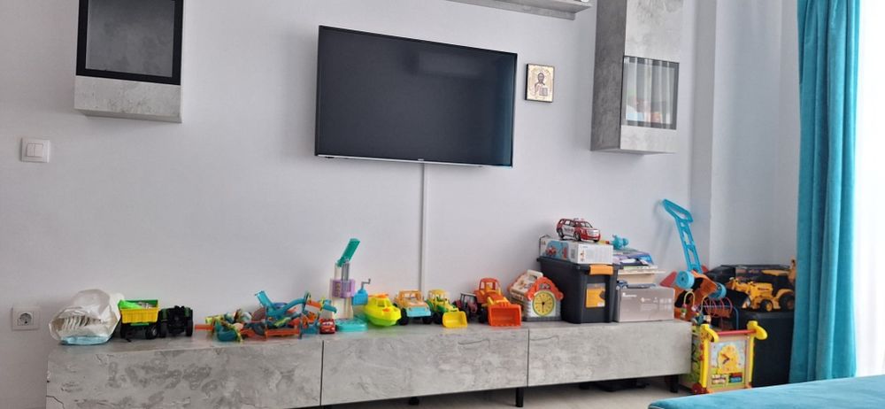 Vând apartament 2 camere în  tractorul