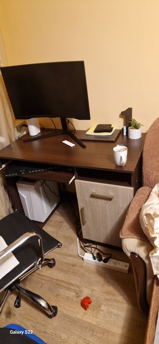 Vând mobila hol întrare 1000 lei , sufragerie3000lei, dormitor 2500lei