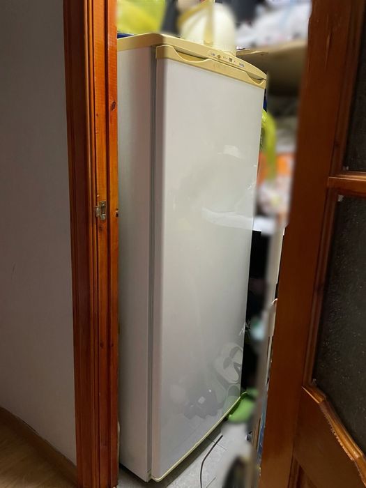 Отдам бесплабесплатно морозильник