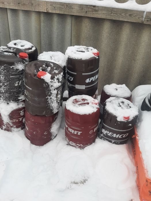 Канистр 20литр по 200тг..