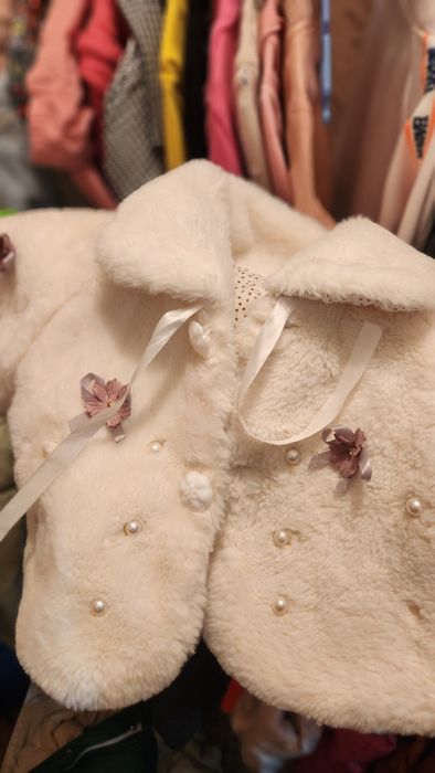 Шубка  белая красивая