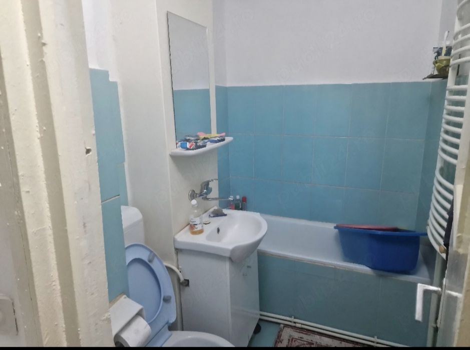 Garsonieră mare, 34 mp, Dărmănești, etaj 3, renovată, cu centrală termică și balcon