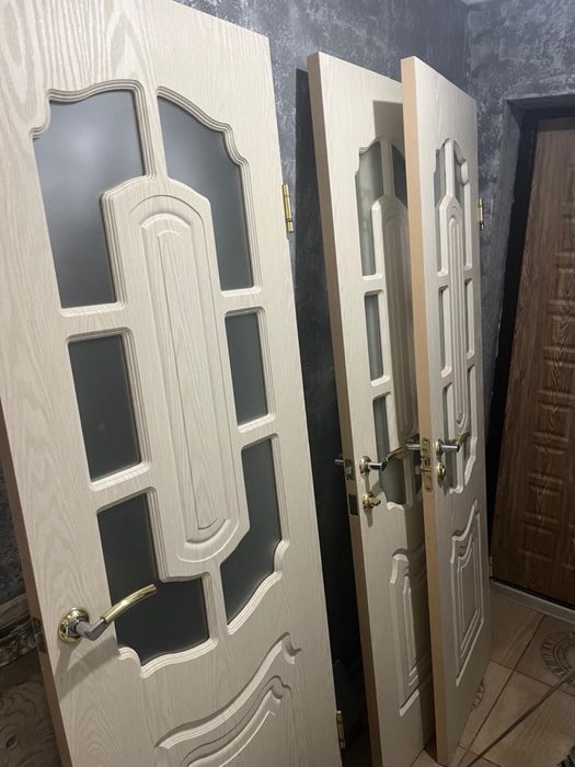 Продам межкомнатные двери с коробкой и обналичкой