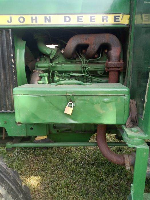 Tractoras  John Deere motor in 3 pistoane