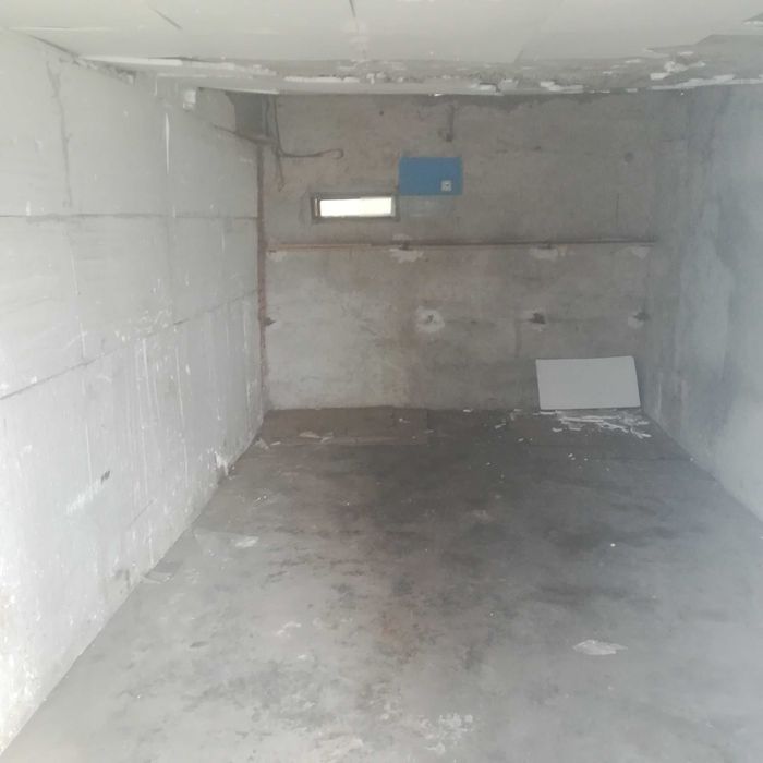 Garaj auto sau depozit - constructie din caramida - de închiriat