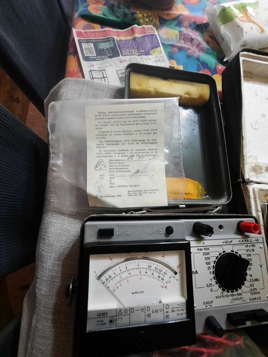 Vând trei aparate de măsură analogice noi