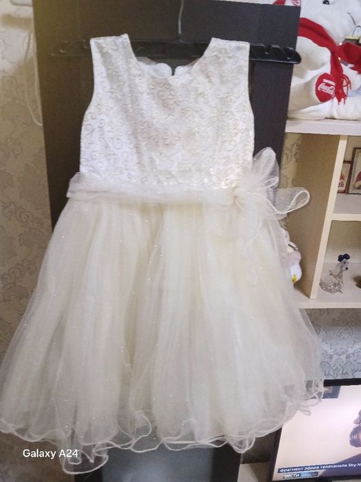 Продам нарядные платья