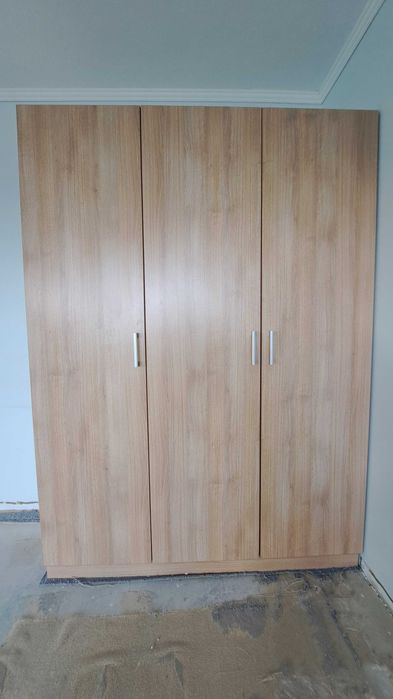 гардероби  на 2 и 3 врати  в отлично състояние