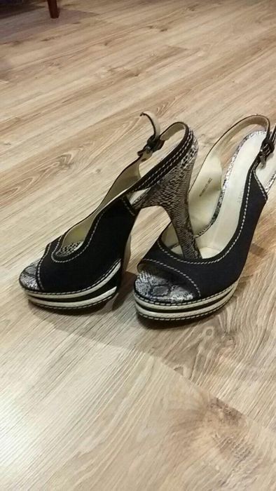 Продам босоножки