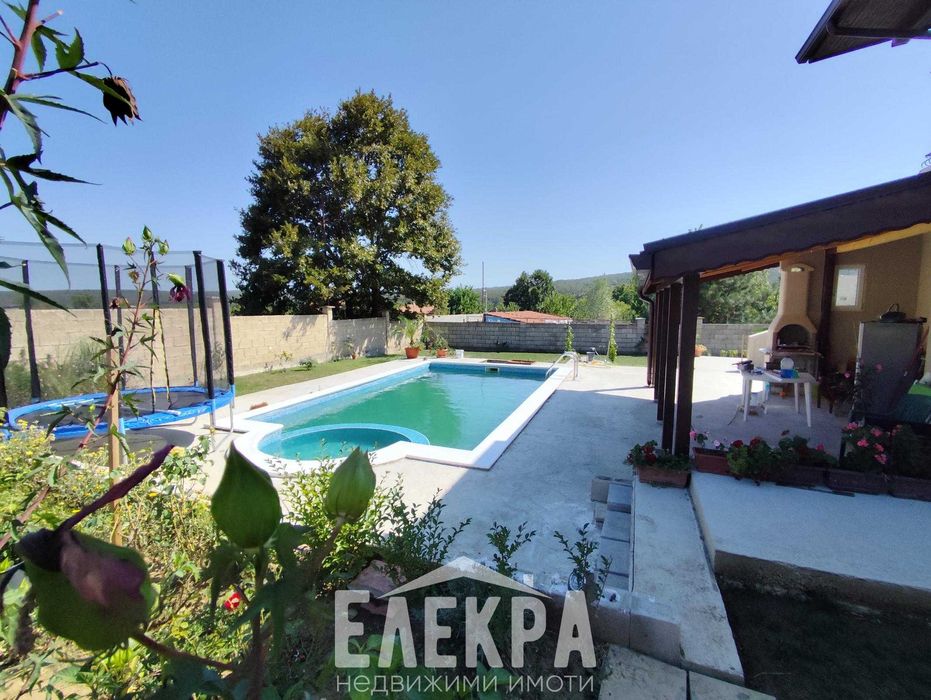 Голяма къща с басейн на 10 мин от плажовете на Бяла