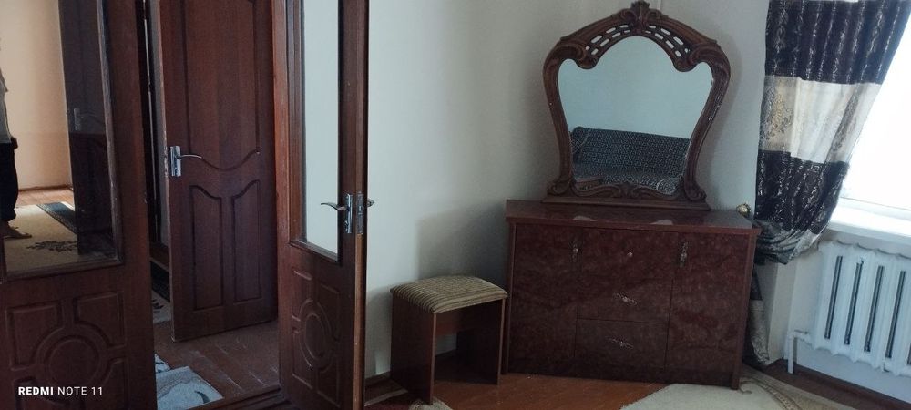 Ховлида хоналар ижарага берлади срочно