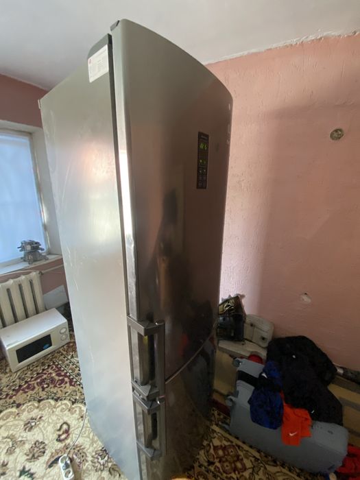 Холодильник срочно сатылады жагдай жаксы и микровалновка сатам