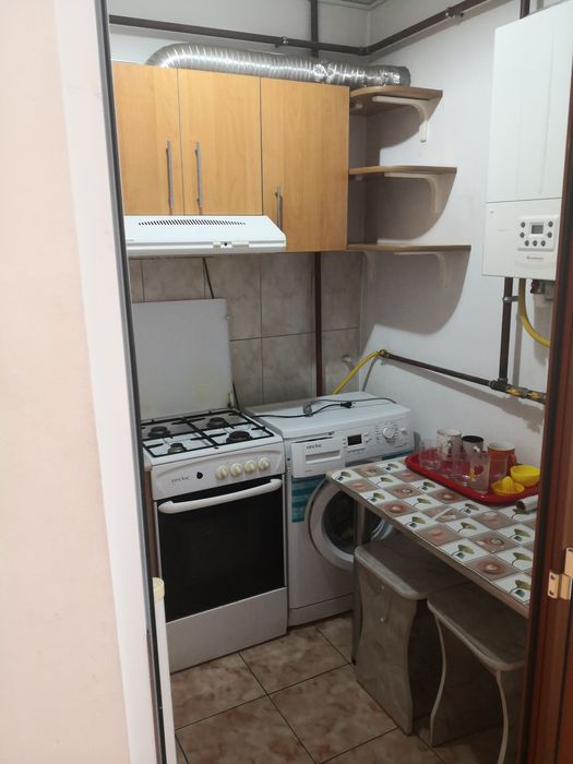 Închiriez garsoniera