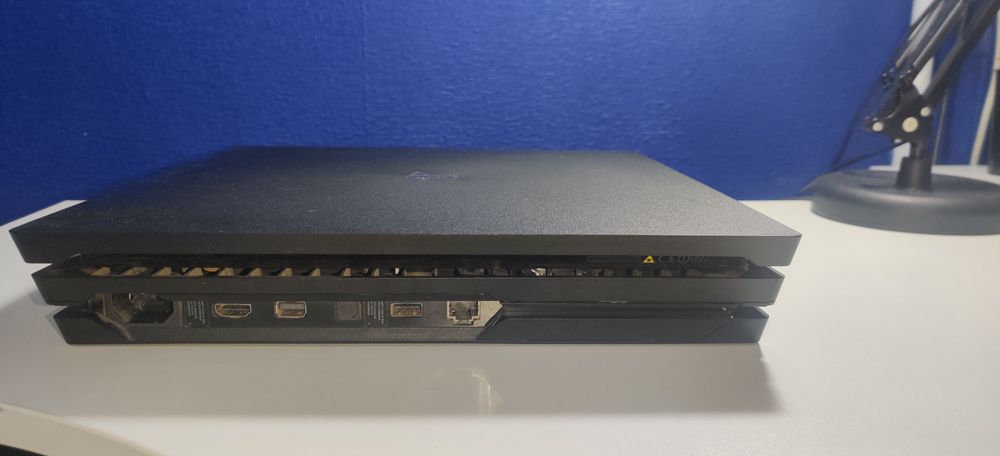 Продам PlayStation 4 Pro 1TB
