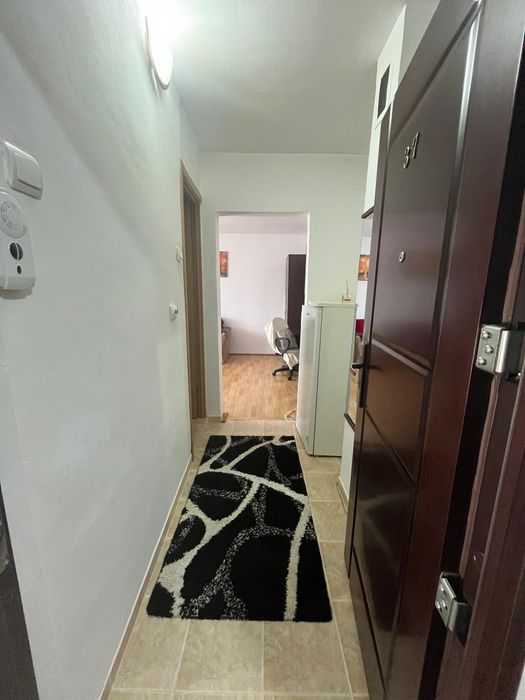 Închiriez apartament