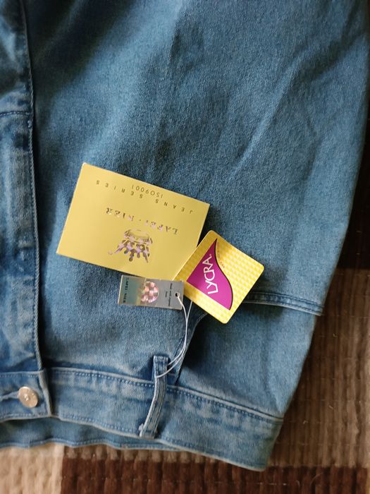 Джинсы клёш голубые.