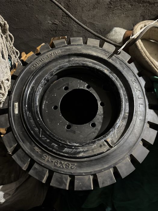 Колесо для вилочного кара