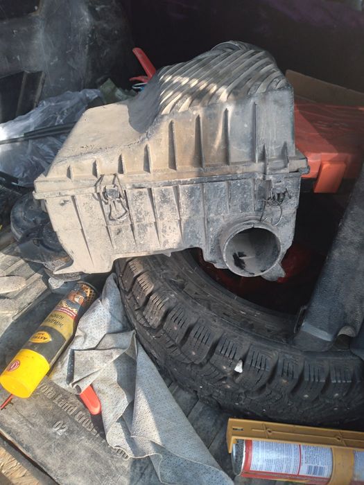 Продам корпус но воздушный фильтр Passat B3