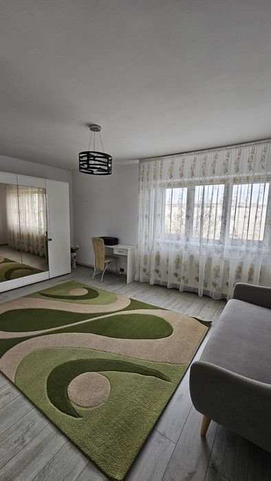 Inchiriez apartament 2 camere cu parcare