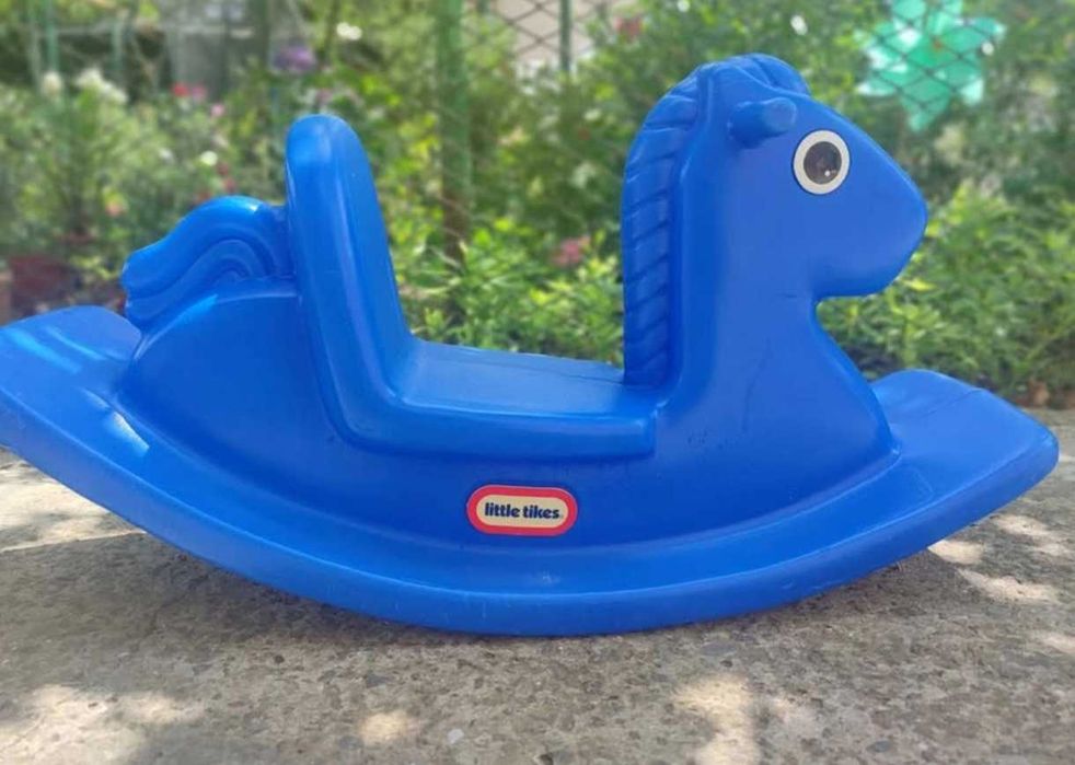 Люлеещо конче little tikes синьо.