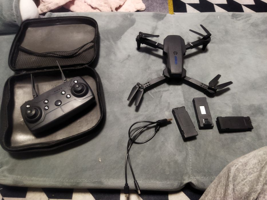 Дрон квадрокоптер