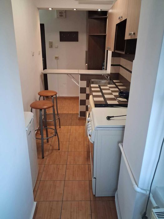 Închiriez apartament cu o cameră mare, zona Uta