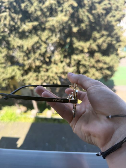 Слънчеви очила на Prada