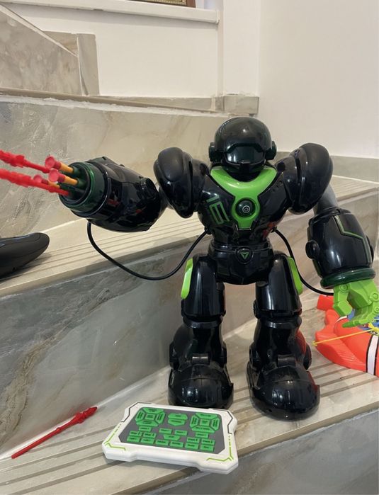 Roboti Cu Telecomenzi