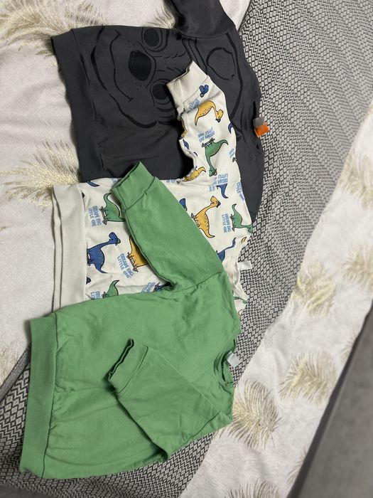 На мальчика 4-5 лет (104/110) свитшоты