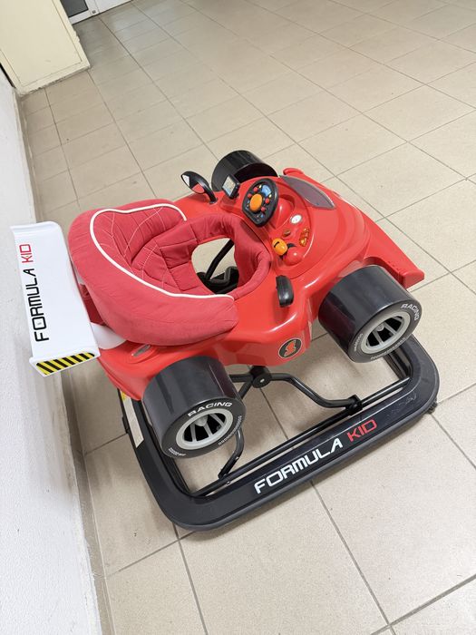 Formula Kid проходилка със звуци и играчки