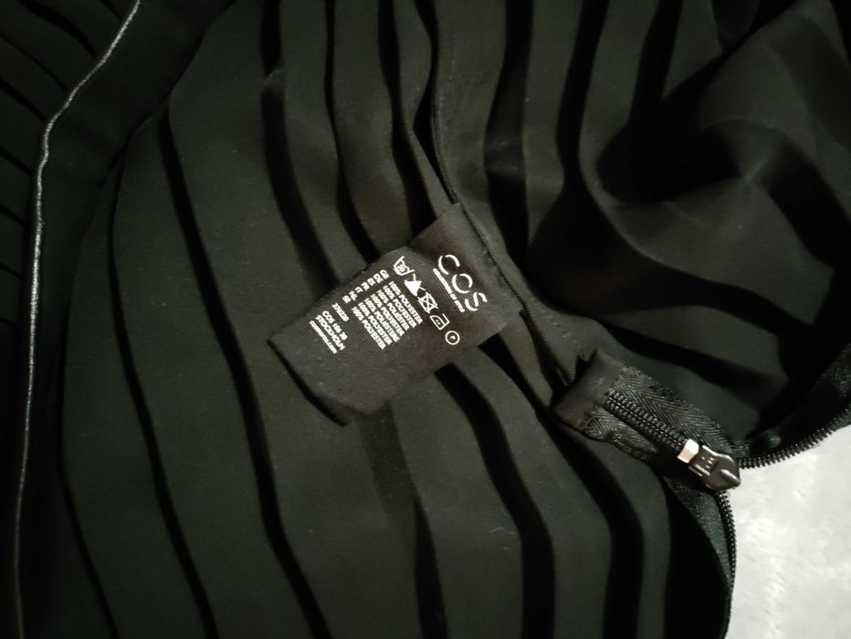 COS плисирана дамска пола 34