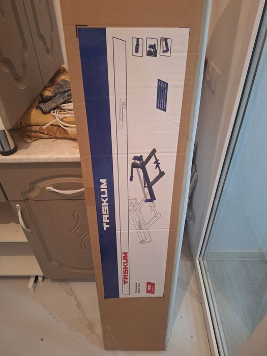 Инструменты для ремонта и кафеля