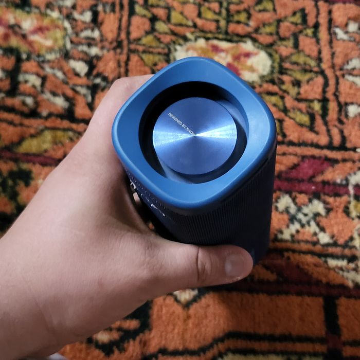 Портативный колонки Xiaomi Sound Outdoor в синем цвете.