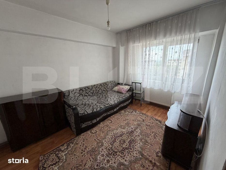 Apartament cu 3 camere, decomandat, 72 mp, zona Victoriei