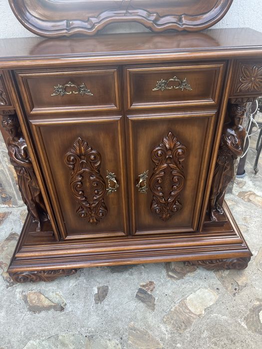 Comoda hol cu statuete si oglinda !