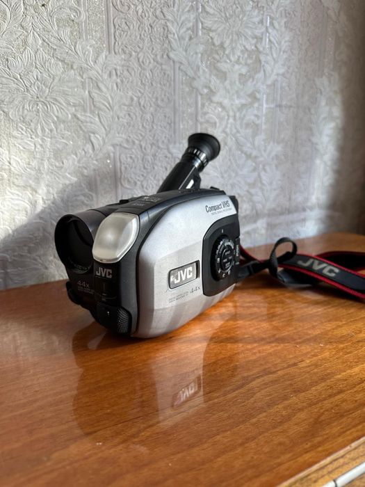 Продам видеокамеру JVC!