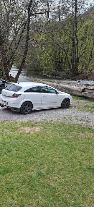 Opel AstraH GTC 1.7 din 2009