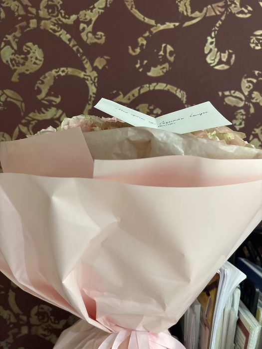 Букеты сатылады Гүлдер