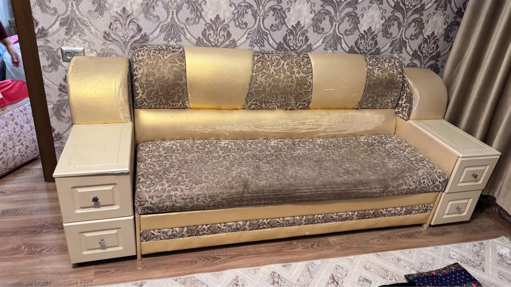 Раскладной диван с боковыми нишами( выдвижные ящики)