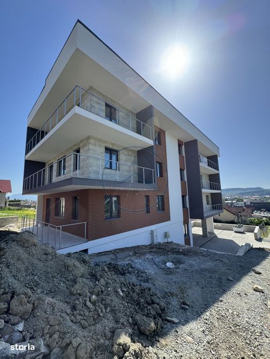 Apartament 3 camere / 2 bai / 95 MP / etaj 2/  parcare + boxa / ZONA