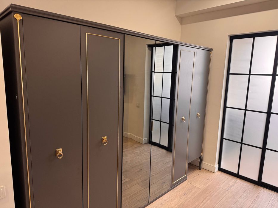 Продается спальный шкаф